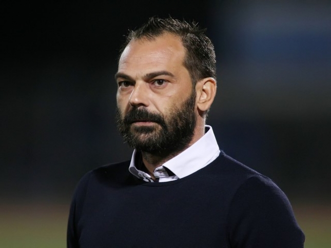 Τα έβαλε με τους παίκτες