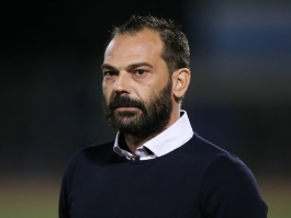 Τα έβαλε με τους παίκτες