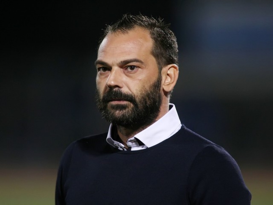 Τα έβαλε με τους παίκτες