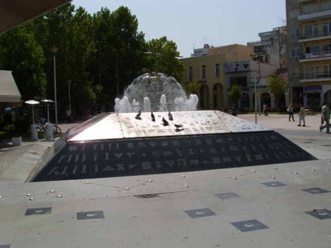 Καταγγέλλει την επίθεση σε Νικιώτες