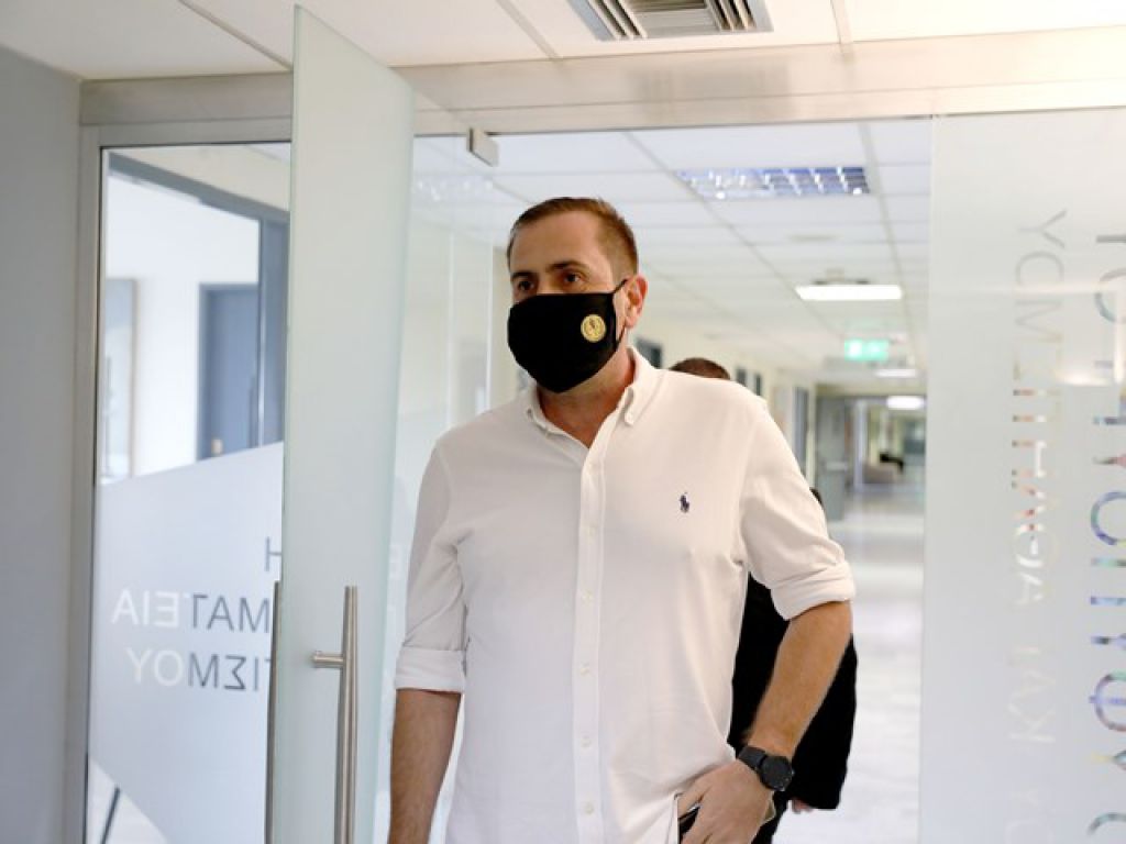 «Βρίσκουμε σε… τοίχο»
