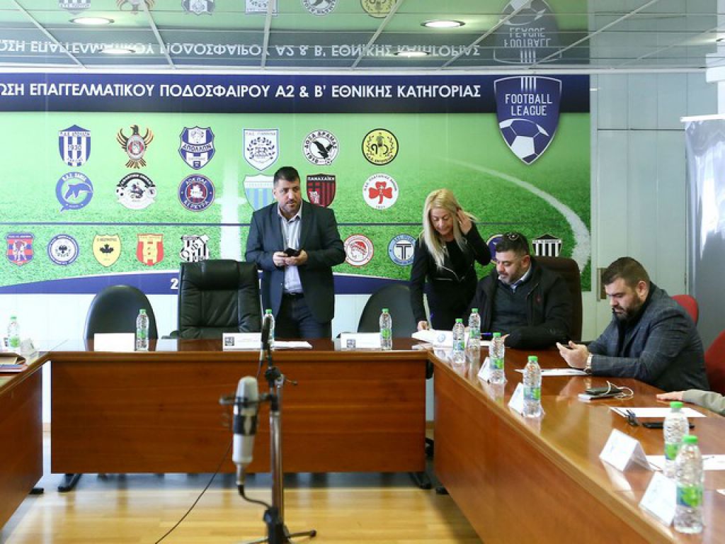 Football League προς διακοπή
