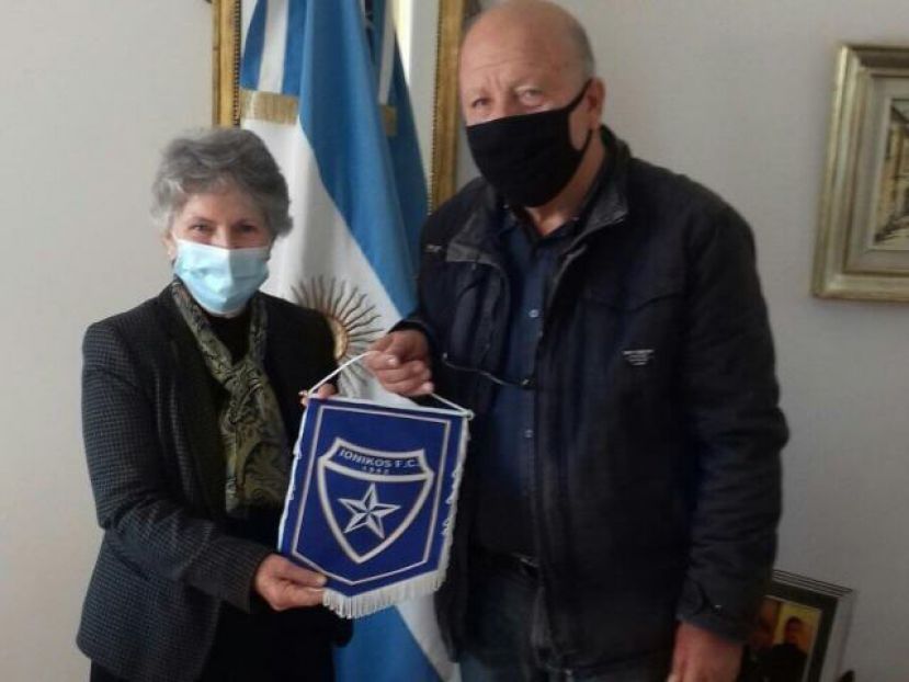 Λάβαρο στη μνήμη του Μαραντόνα
