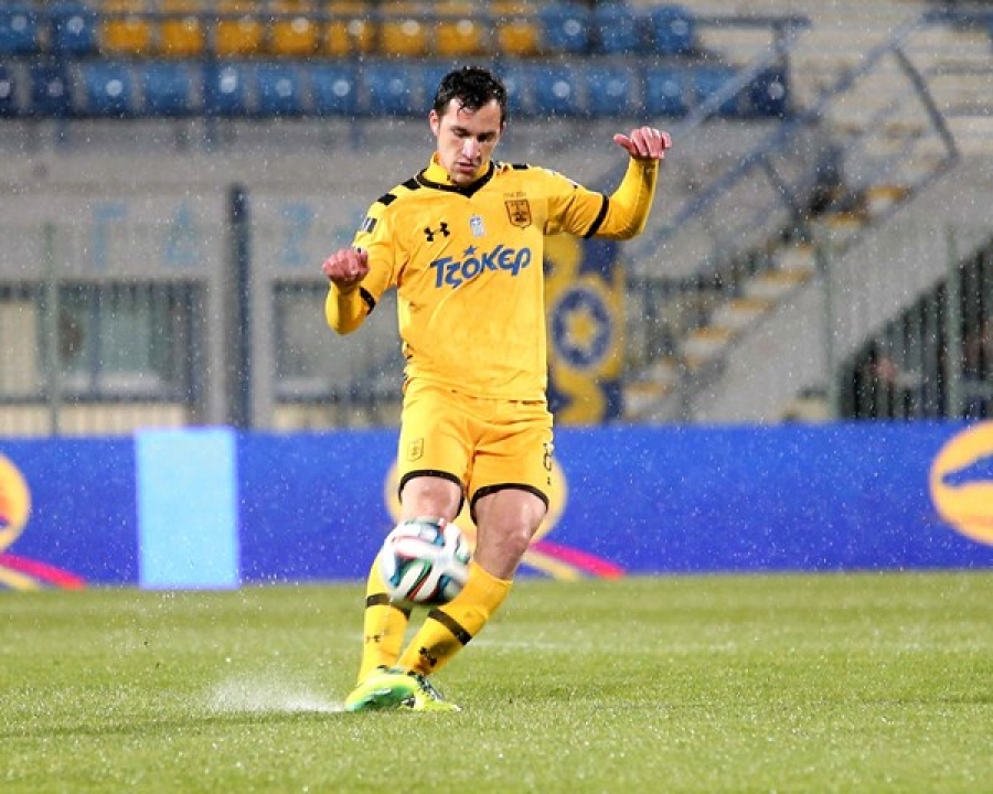 Περιμένει για Τσιάρα