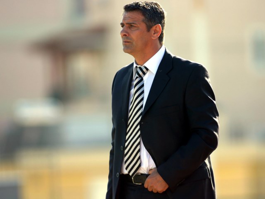 Σε δύο γήπεδα