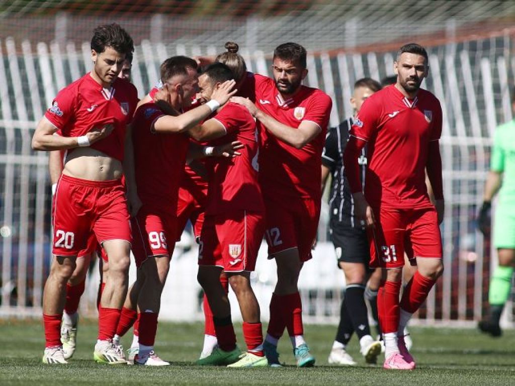 Εκτός Μάνιος, Προσκυνητόπουλος