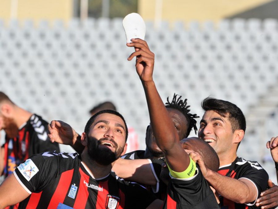Selfie με… επικαλαμίδα