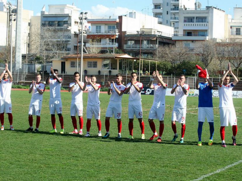 Πέταξε τη φανέλα του στην αλλαγή (video)