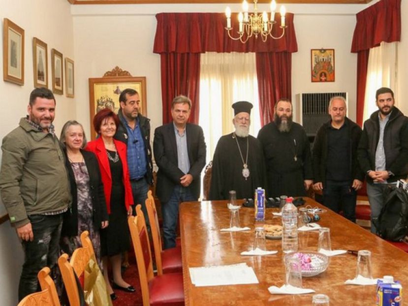 Μοιράζουν δώρα στον ΟΦΗ