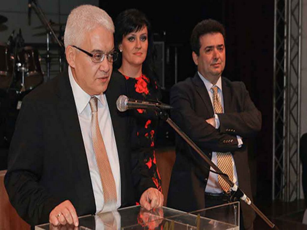 «Αγκαλιάστε την ομάδα»