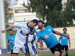Τσεκάρουν παίκτες