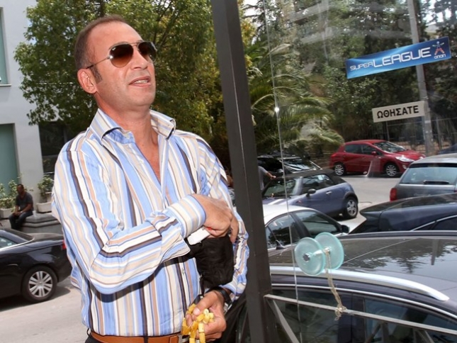 Περιμένουν απαντήσεις