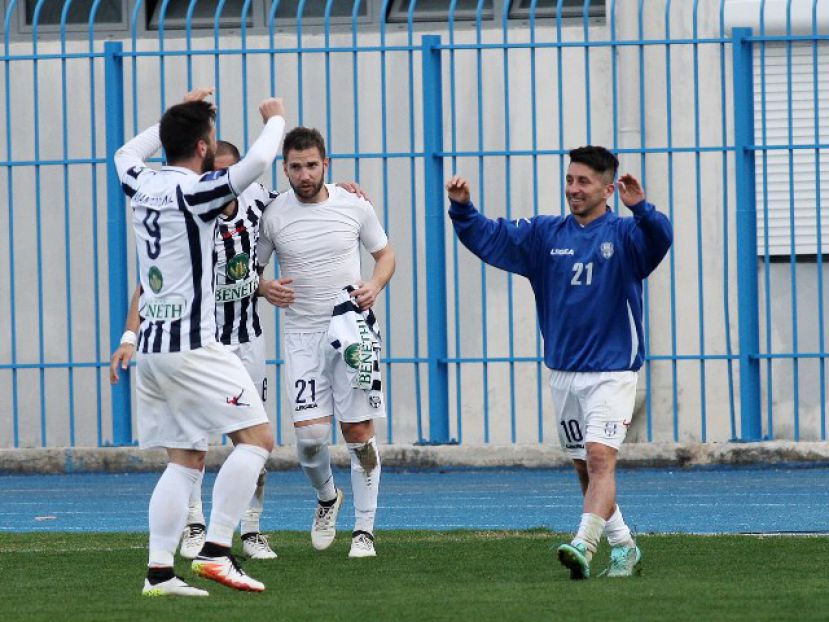 Διευρύνει το ρεκόρ του…