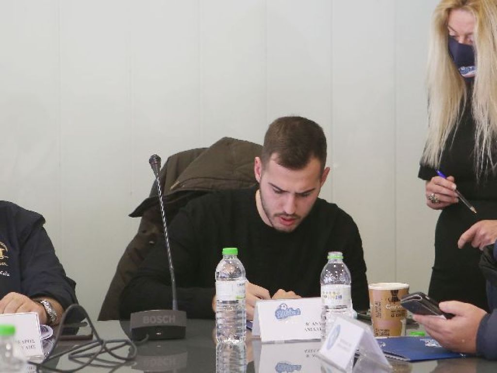 Παραχωρεί συνέντευξη ο Μπίκας