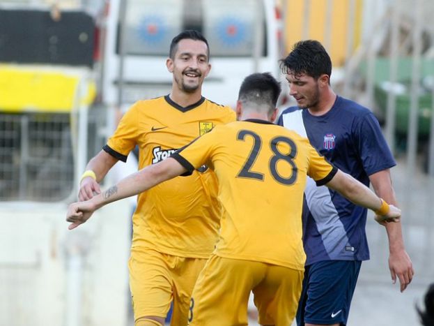 Μπαίνουν Σόουζα, Παυλίδης