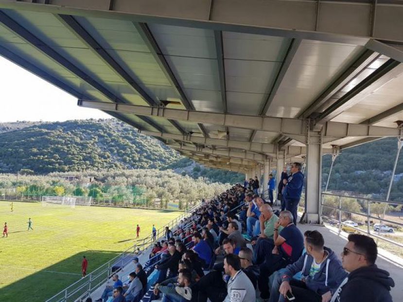 Κομπλέ ομάδα και… γήπεδο