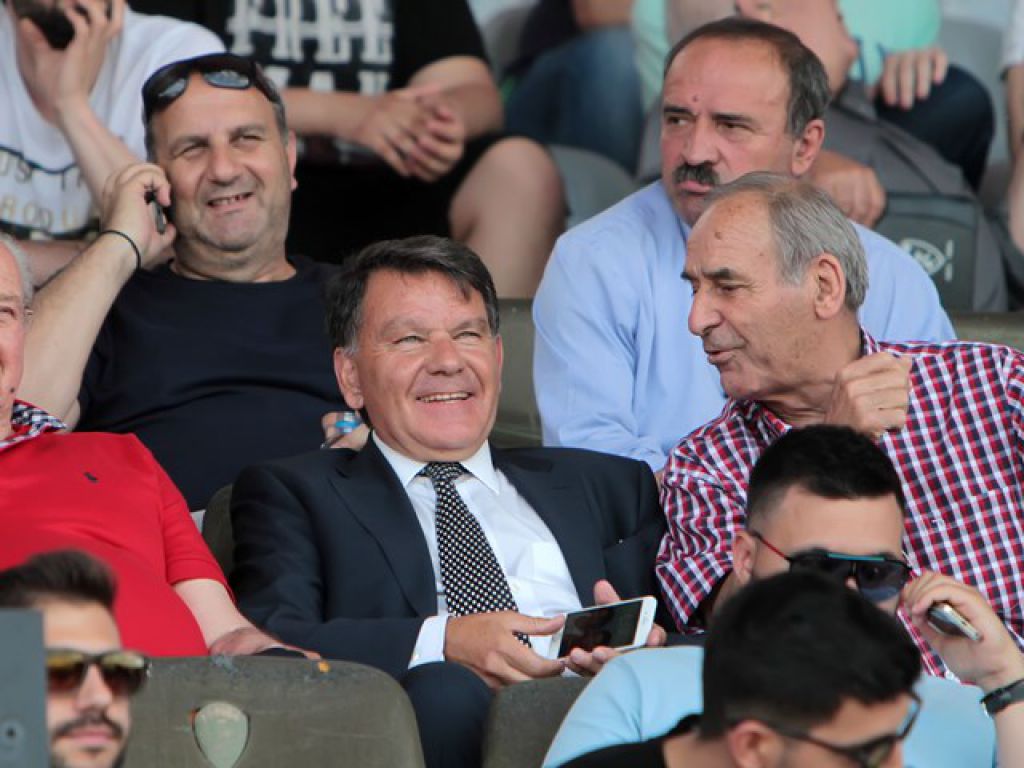 Μαζί Κούγιας, Δόκος