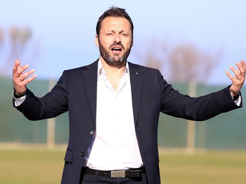 «Μία ομάδα στο γήπεδο»