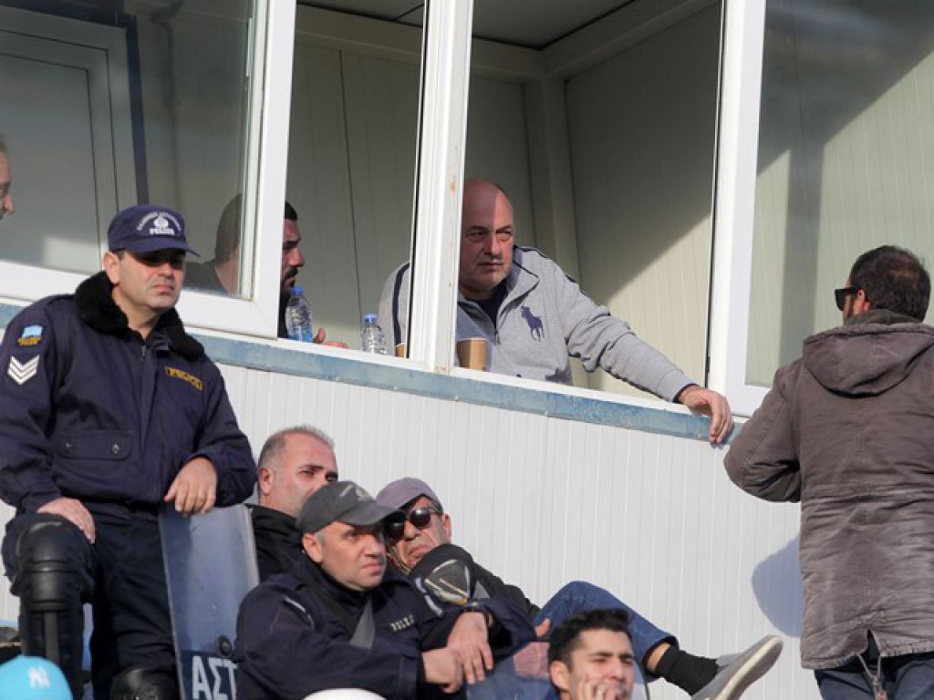 Σε μπουθ ο Μπέος