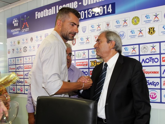 Τα λέει με αρχηγούς, προπονητές