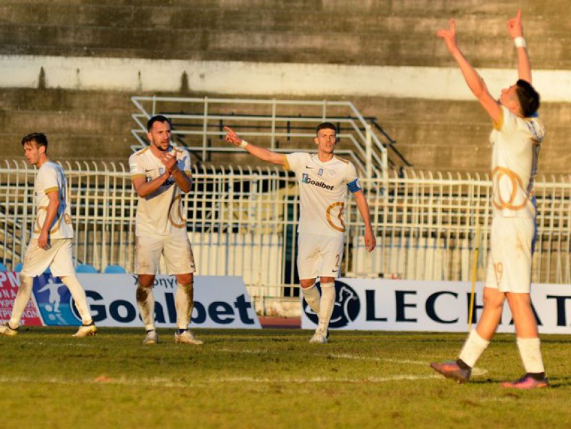 Με 18 και τρεις γκολκίπερ