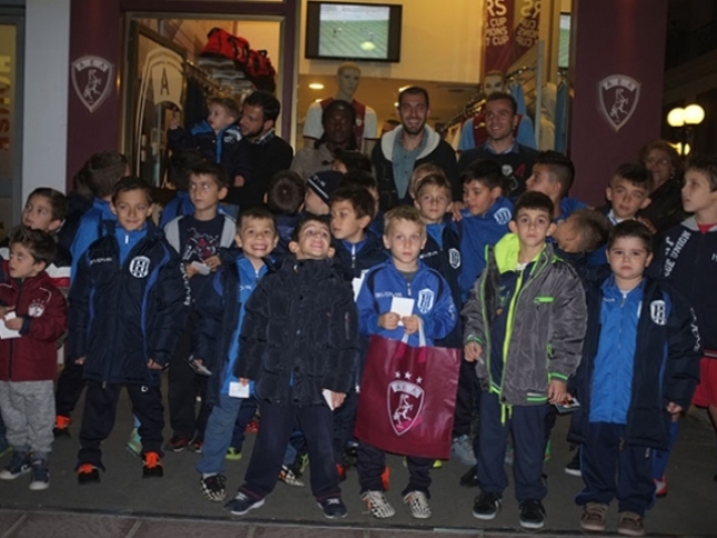 Αυτόγραφα και δώρα (photos)