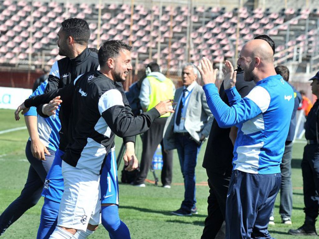 «Άλλα λόγια ν’ αγαπιόμαστε»