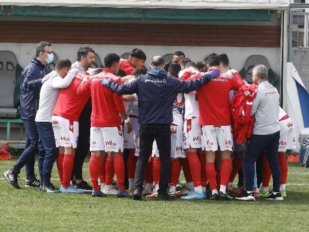 Μισή ντουζίνα απόντες