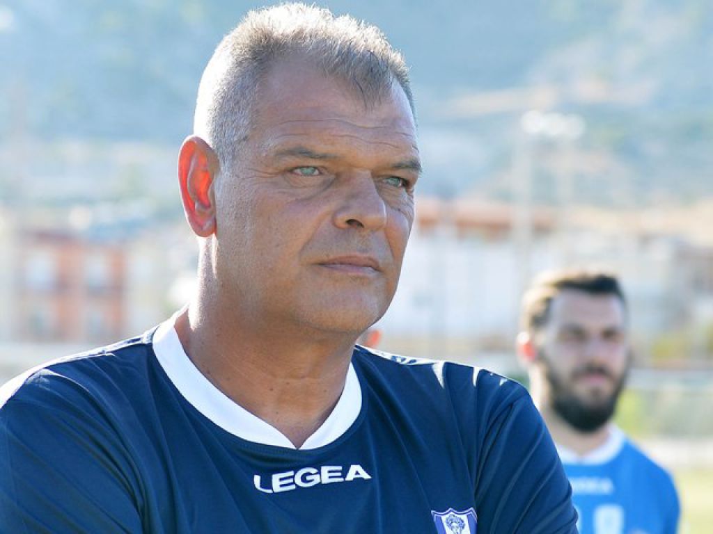 Χωρίς δύο στο Αίγιο