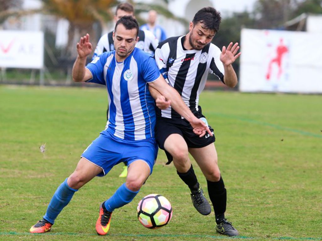 Αναζητά λύσεις μεσοεπιθετικά
