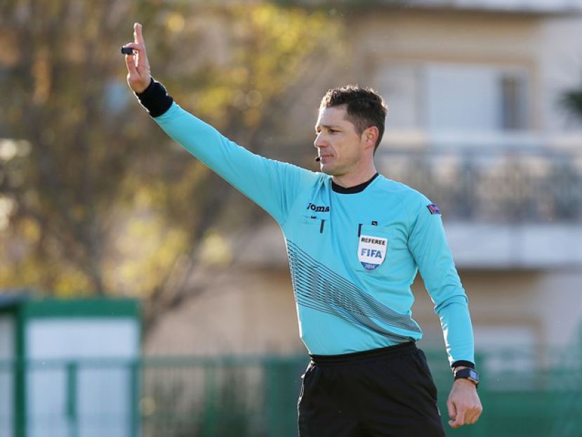 Με διαιτητές Super League
