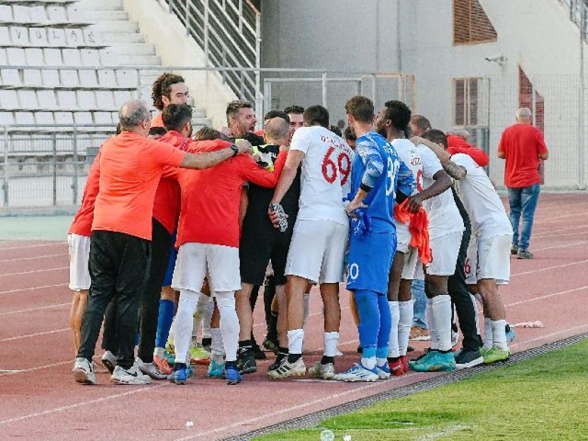 «Ύβρεις και απειλές»