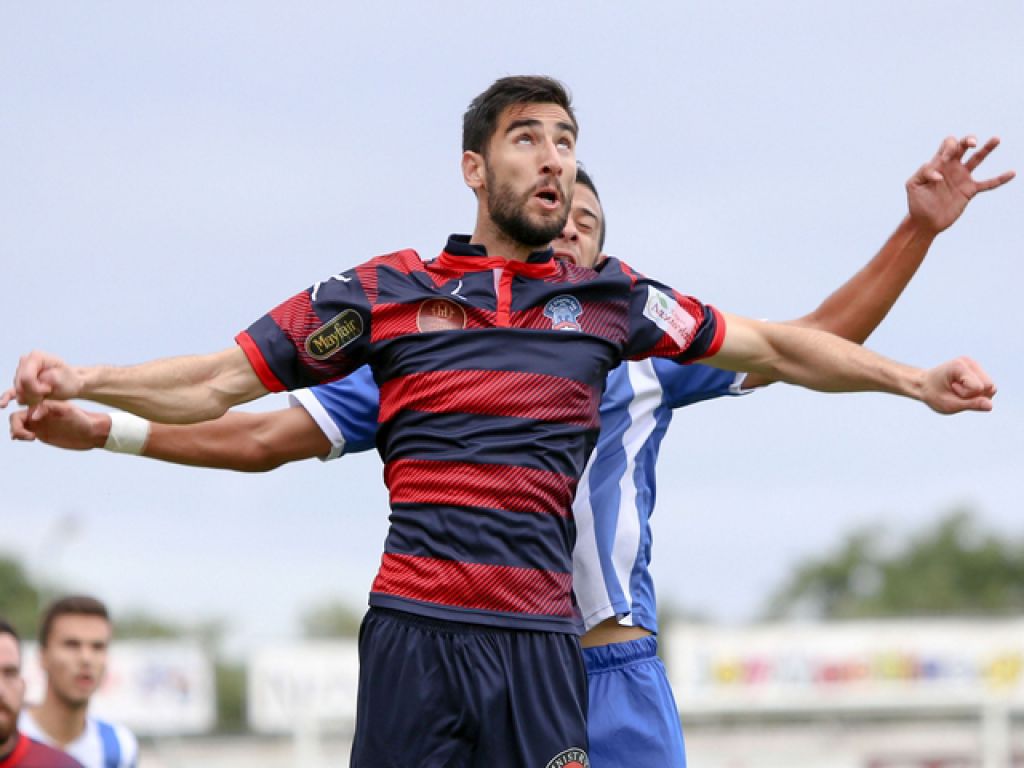 Για ένα στόπερ και δύο wingers