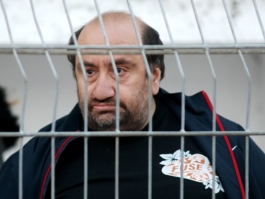 «Έτσι… κομπάρσοι»