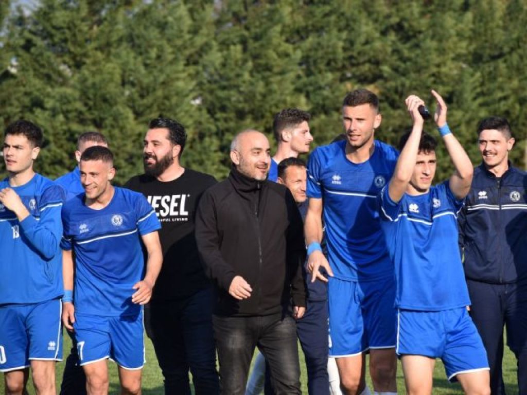 Λύση εκ των έσω ο Αλμωπός