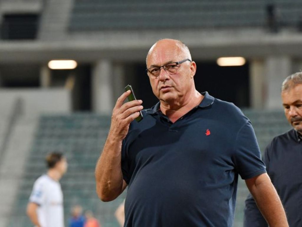 Μπέος: «Ανικάνοι και αποτυχημένοι»