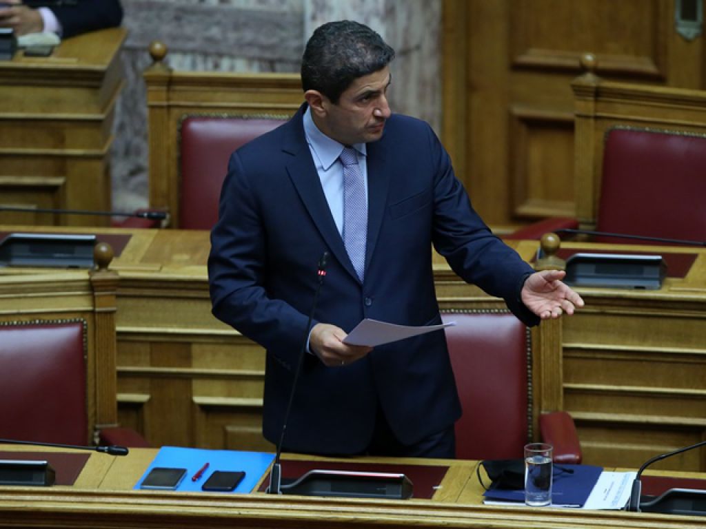 Παρουσιάζει την ολιστική μελέτη