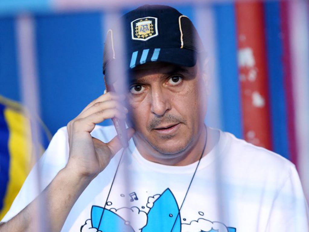 Αγοραστής ή διάλυση!