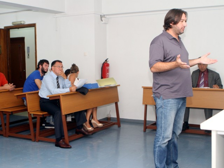 «Φοβάται να με αντικρούσει»