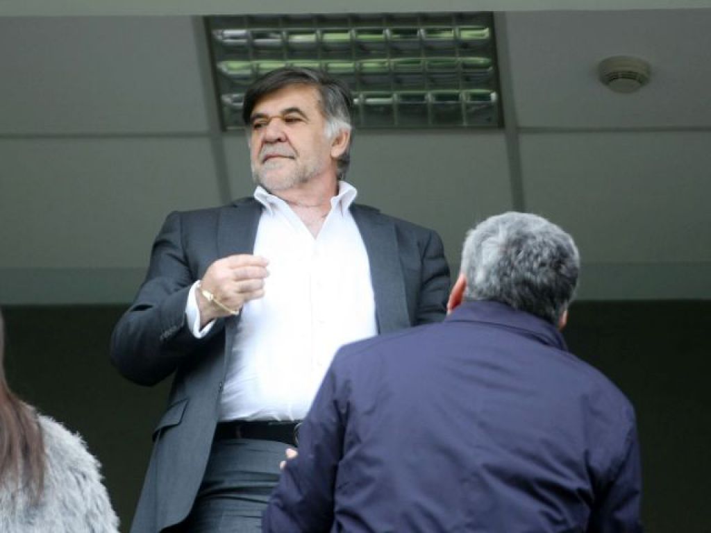 «Θέλω το 100% των μετοχών»