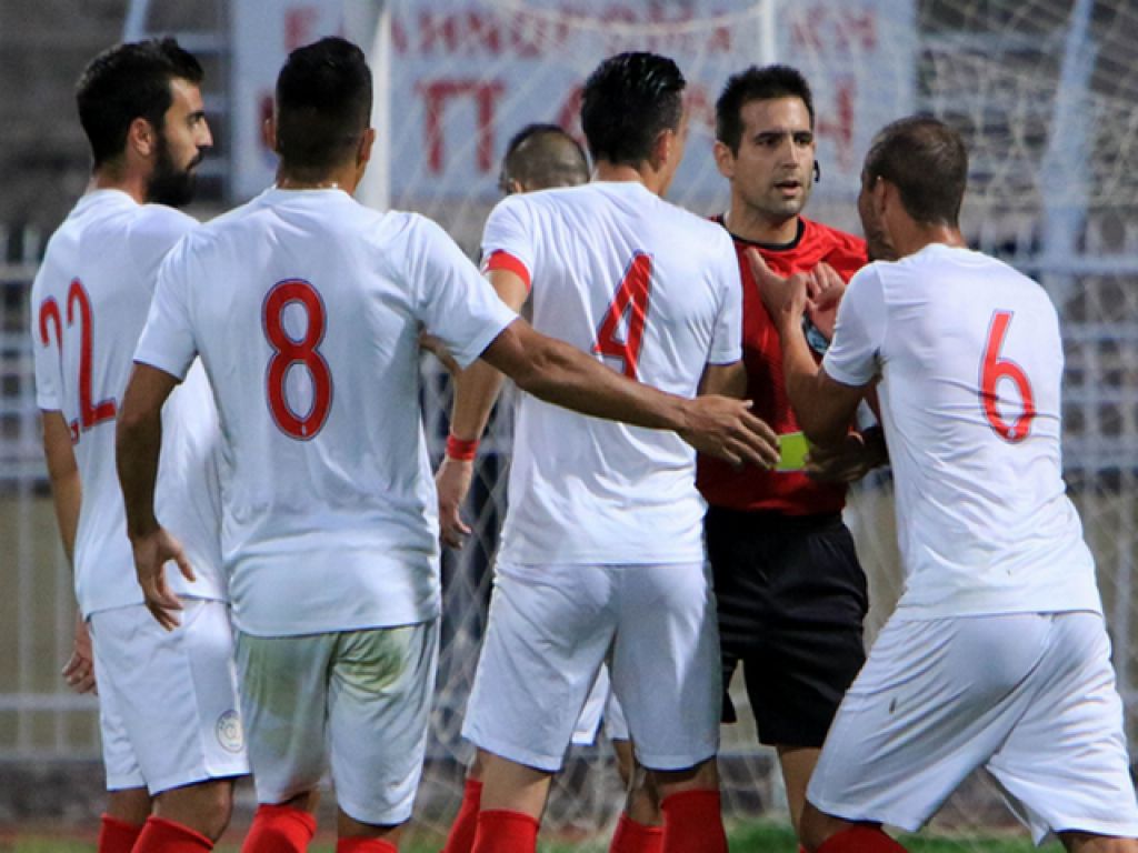 Στο 70% Τζάκσον, Λαμπάκης, Μπαϊκαρά
