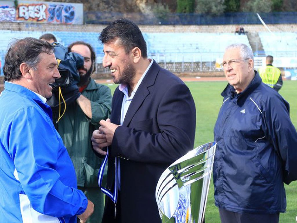 «Δύο όμιλοι με πόρους»