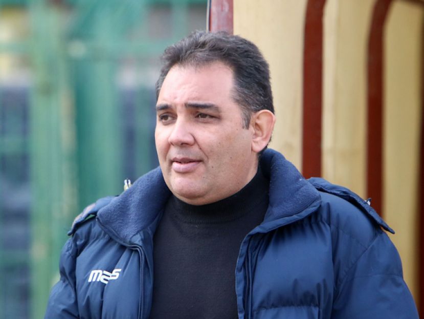 Ξεκινά επαφές ο Μπούρμπος