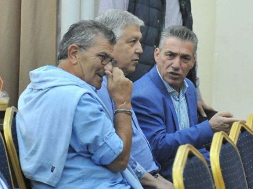 Μία ομάδα, μία κατηγορία!