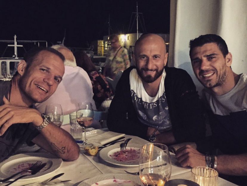 Διακοπές με φιλαράκια (pic)