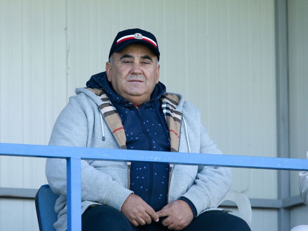 «Ελάτε κι ας είναι μακριά»