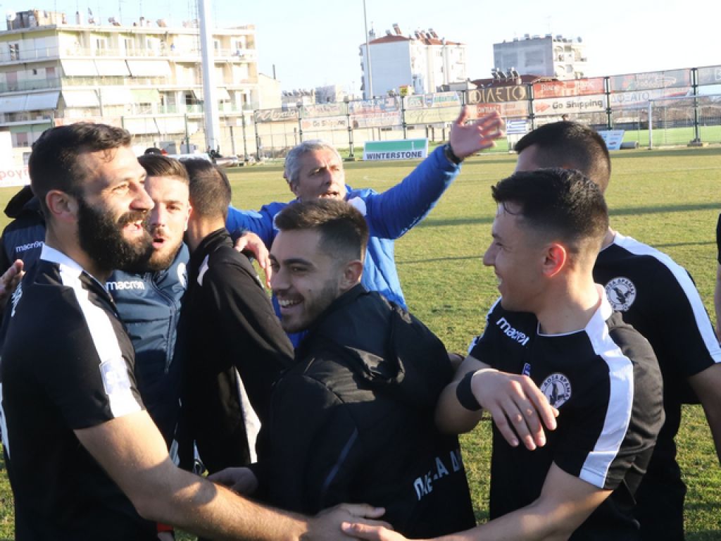 «Αφιερωμένη στους οπαδούς»