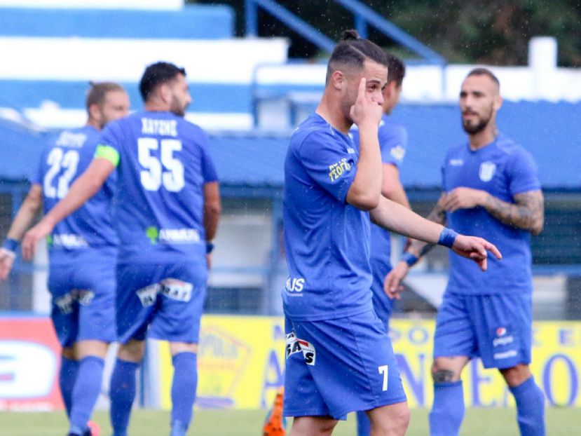 Άφησε εκτός πέντε βασικούς