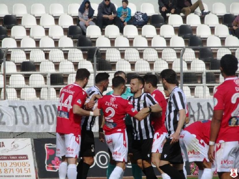 Τρεις αγωνιστικές σε Κανίς, Παντελιάδη