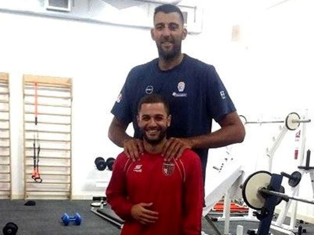«Με… διαφορά ύψους»